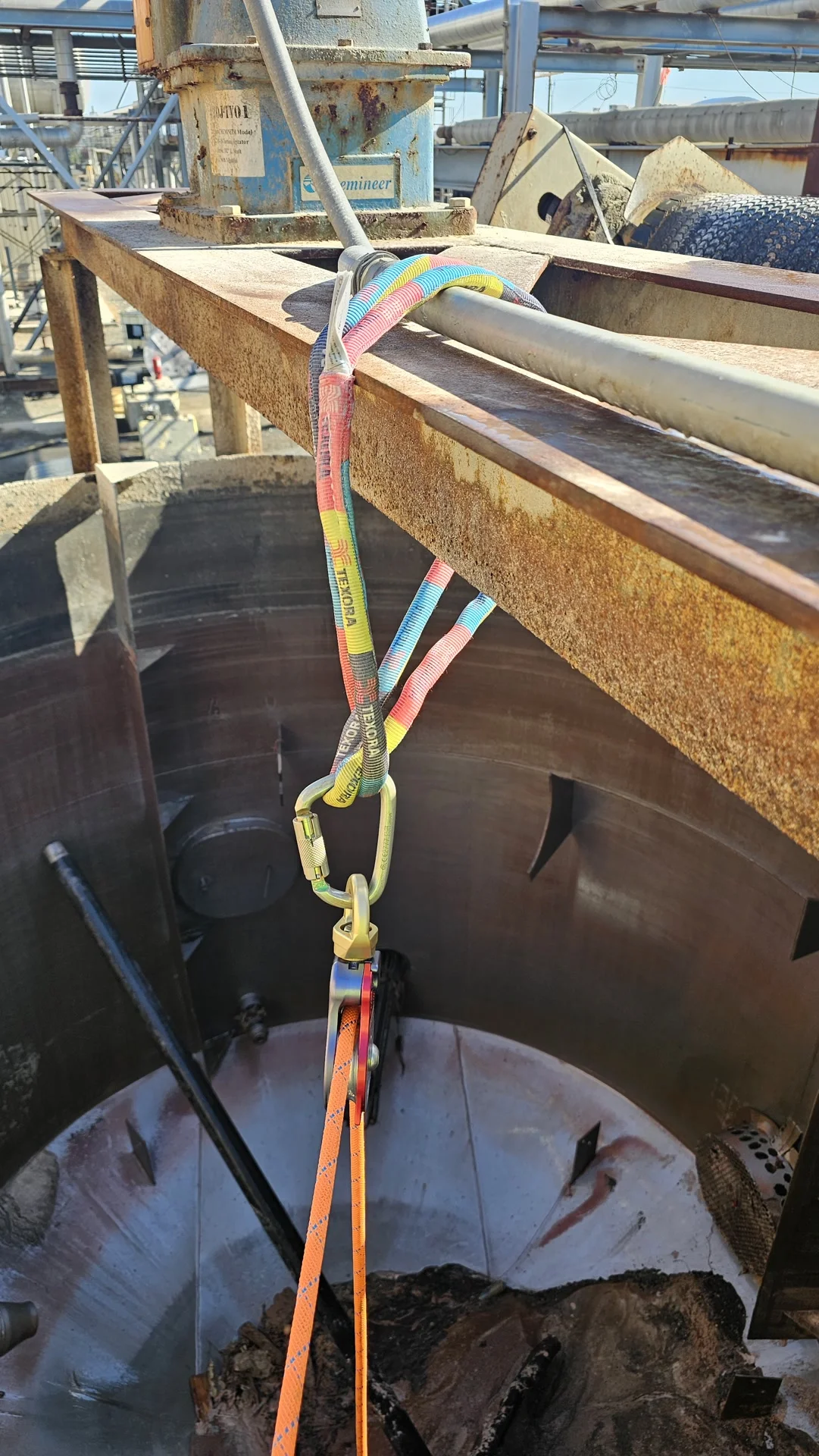 Anchor proof load testing rigging setup