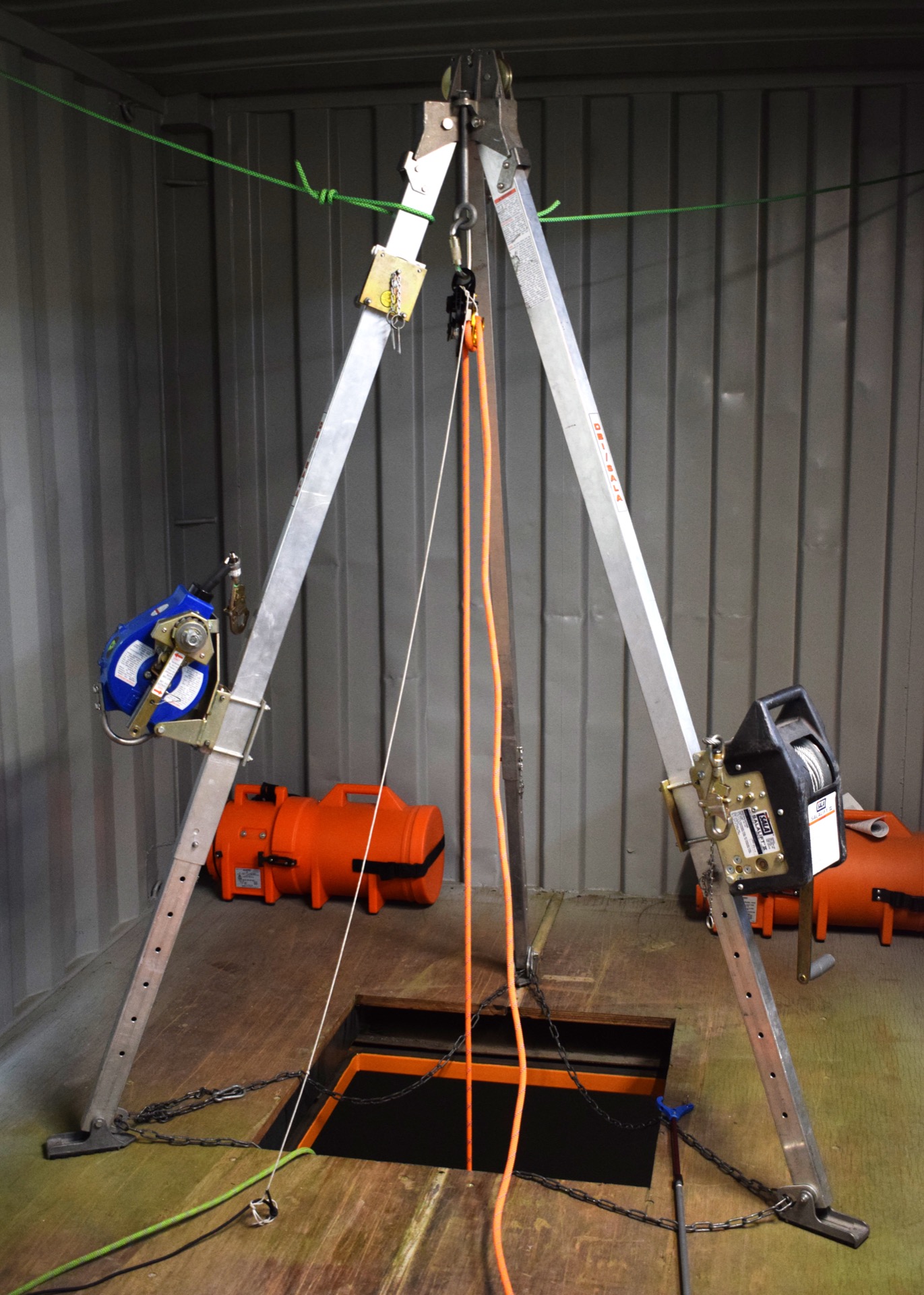 Confined space rescue tripod training setup